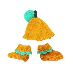 NWOT Baby Halloween pumpkin hat and booties